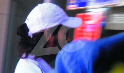 Nicolás Petro ingresando a la sede de la Fiscalía en Barranquilla.