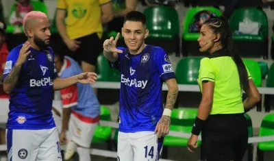 Johnny Ramírez fue la gran figura del encuentro al marcar tres goles. 