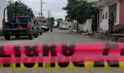 El Ejército vigila la zona en donde se localizaron varios cuerpos desmembrados, en Poza Rica, estado de Veracruz.