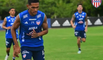 Hómer Martínez se ha afianzado en la zona media del Junior.