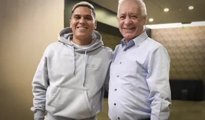 Juan Fernando Quintero con el presidente de Racing, Víctor Blanco. 