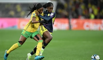 Linda Caicedo intenta despegarse de la marca de Cheyna Matthews.