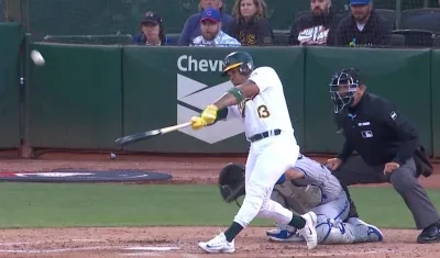 Jordan Díaz la sacó del parque en la segunda entrada ante Taylor Hearn. 