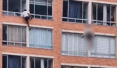 Momento en el que María Liz Moreno cae al vacío.