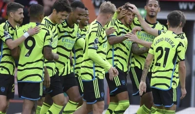Los jugadores del Arsenal celebrando uno de los tantos.