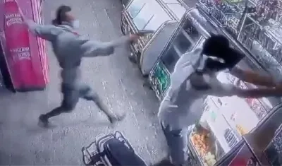 Momento del asesinato del tendero en barrio La Chinita.