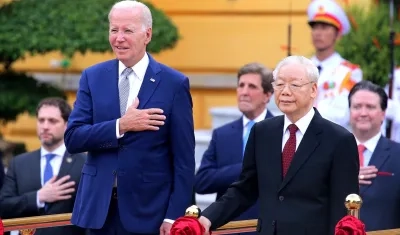 El presidente de Estados Unidos, Joe Biden, y el secretario general del Partido Comunista de Vietnam, Nguyen Phu Tron.