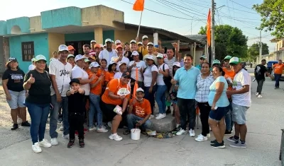 Harrry Canedo, candidato a la Asamblea, en el barrio 2 de Marzo de Sabanagrande