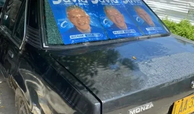 Vehículo de la campaña del candidato a Alcaldía de Tolú, David José Toscano Monterroza, blanco del ataque.