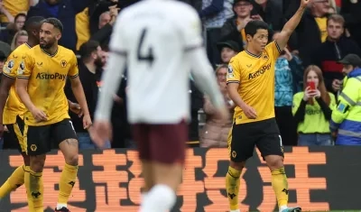 Hwang Hee-chan celebrando el gol de la victoria.