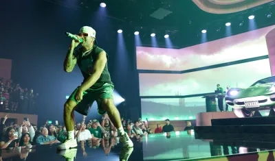 Feid canta un adelanto de su nuevo álbum, "Mor No Le Temas A La Oscuridad".