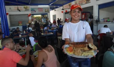 Gastronomía en el área multipropósito. 