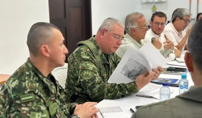 El comandante de las Fuerzas Militares, el general Helder Fernán Giraldo (centro).