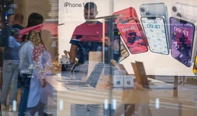 Tienda de Apple en los Campos Elíseos en París