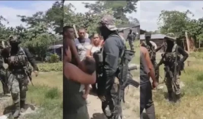 Imágenes de los militares armados amenazando a la comunidad.