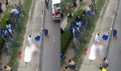 Momento en que la Policía realizaba la inspección del cuerpo del joven. 