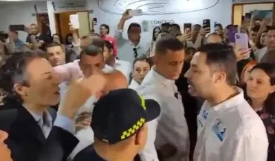 Momentos del enfrentamiento entre el alcalde de Medellín y el concejal Sebastián López.