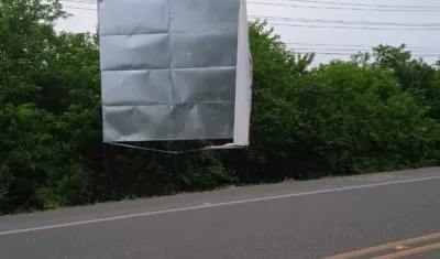 Valla de Alfredo Varela destruida en Santo Tomás. 