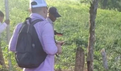 Curiosos en el sitio de los hechos en Las Piedras, el pasado 10 de septiembre.