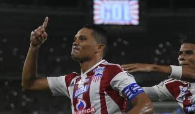 Carlos Bacca ingresó en el segundo tiempo del partido contra Boyacá Chicó.