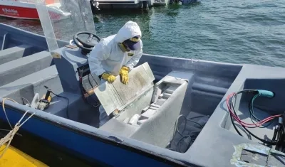 La droga estaba oculta en esta área de la embarcación interceptada por Armada y Policía