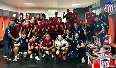 El plantel del Junior en el vestuario tras la victoria sobre Alianza Petrolera.