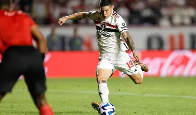 James Rodríguez erró el segundo cobro en la definición para el Sao Paulo. 