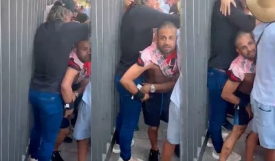 Momento exacto en el que la persona saca el celular de Diego Lugano.