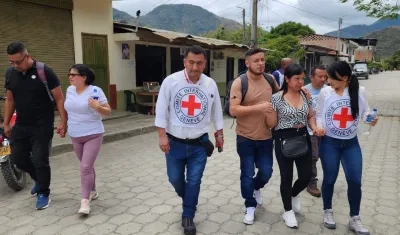 Los dos soldados fueron entregados a una comisión de la Cruz Roja Internacional