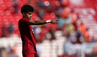 Luis Díaz en el partido contra el Aston Villa.