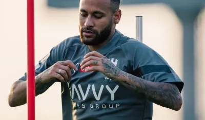 Neymar entrenando con su nuevo equipo árabe. 