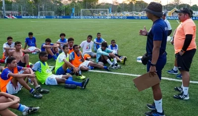 Los entrenadores Michael Vásquez y Ricardo Pretel son los organizadores del torneo.d