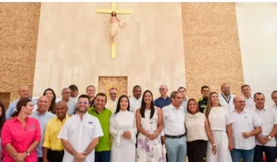 Los candidatos a la Gobernación del Cesar y la Alcaldía de Valledupar luego de firmar el pacto ético en la Catedral Ecce Homo