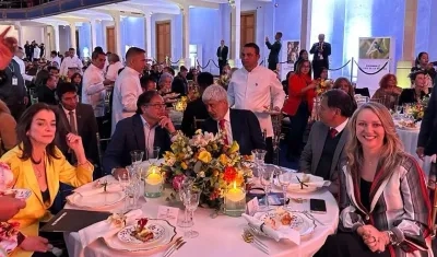 El presidente Petro y el ministro de Comercio, Germán Umaña, con los gremios del turismo a nivel nacional.