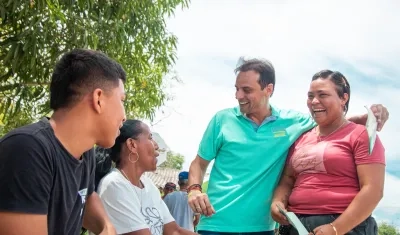 El aspirante Alfredo Varela en su recorrido por los municipios del Atlántico