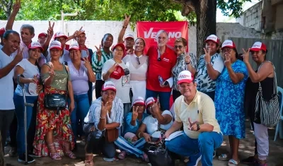El candidato Eduardo Verano tras la reunión con los líderes de Soledad.  