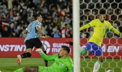 Darwin Núñez festeja tras marcar el 1-0 ante Brasil. 