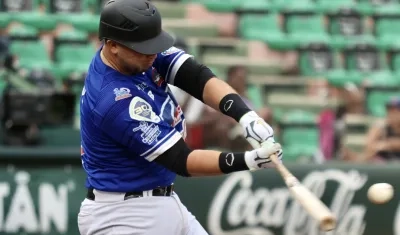 Pabel Manzanero, con un jonrón en el cuarto inning, produjo tres carreras para Caimanes. 