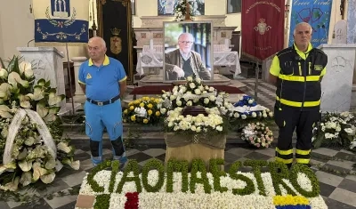 Homenaje en la capilla ardiente del artista Fernando Botero en la iglesia de la Misericordia de Pietrasanta, Italia.