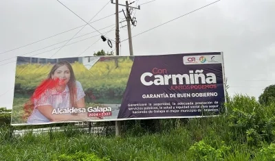 Valla vandaliza de Carmiña Navarro.