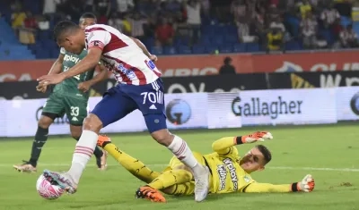 Carlos Bacca anotó en esta acción el tercer gol del Junior. 