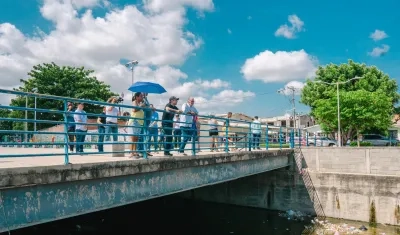Alex Char y Eduardo Verano en el arroyo de Rebolo.