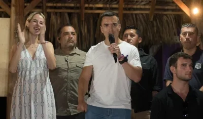 Daniel Noboa, presidente electo de Ecuador, y su esposa Lavinia Valbonesi, en su casa de Olón, donde festejaron el triunfo