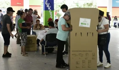 Imagen del puesto de votación en el Colegio Caldas, en Soledad.