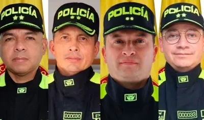 General Nicolás Alejandro Zapata Restrepo, nuevo Subdirector de la Policía, y seguidamente Tito Yesid Castellanos Tuay, Carlos Fernando Triana Beltrán y Carlos Humberto Rojas Pabón, quienes salen de la institución.