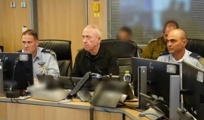 El ministro de Defensa israelí, Yoav Gallant (centro).