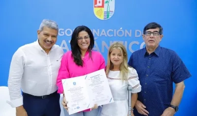 La Gobernadora recibió la certificación.