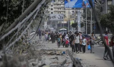 Los residentes evacuan la ciudad de Gaza tras una advertencia israelí.