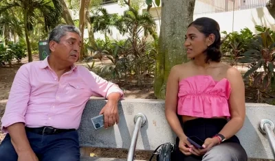 Javier Álvarez y Laura Cantillo, sobrevivientes del cáncer de mama.