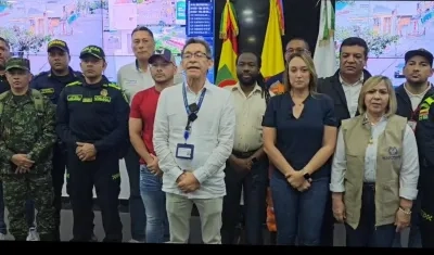 Las autoridades en el Puesto de Mando Unificado